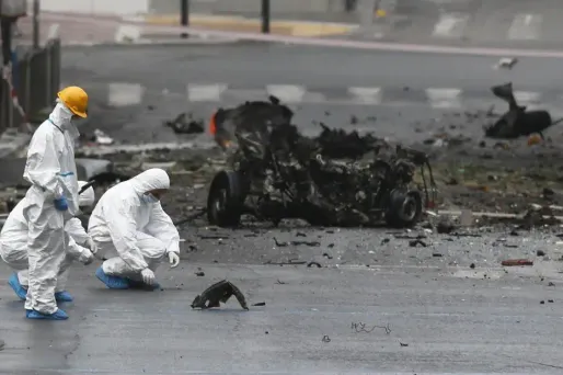 Les équipes de police enquêtent sur un attentat à Athènes