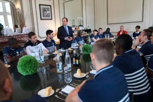 François Hollande a rendu visite à l'équipe de France jeudi.