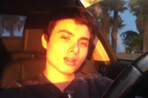 Son père  est connu pour avoir participé à la réalisation du film à succès Hunger Games