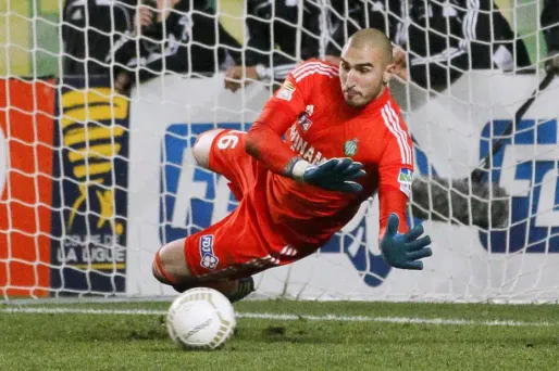 Mondial : Ruffier remplace Mandanda