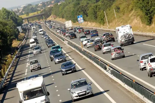 Sur l'autoroute A1, il pourrait y avoir une voie réservée aux taxis, bus et covoiturage dès 2015.