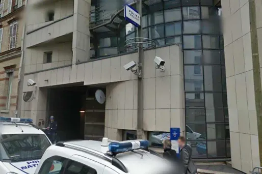 Un brigadier mis en examen pour "violences et insultes raciales"