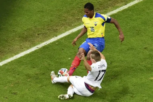 Antonio Valencia exclu contre les Bleus