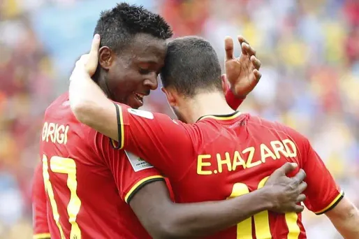Divock Origi célèbre son but contre la Russie avec Eden Hazard.