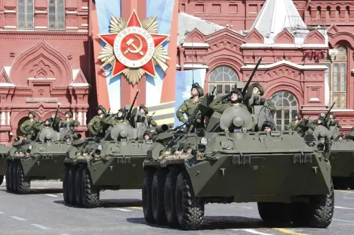L'armée russe a défilé à Moscou vendredi.