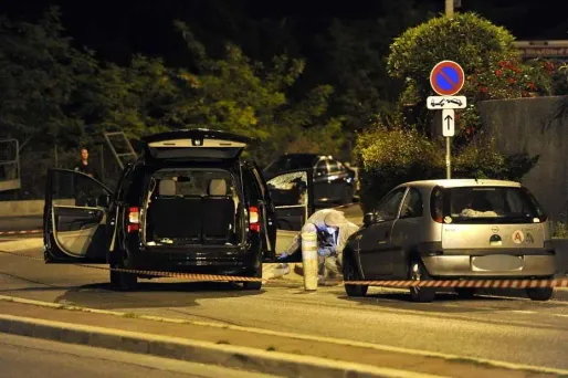 Le lieu où l'on a retrouvé les deux victimes, après la fusillade.