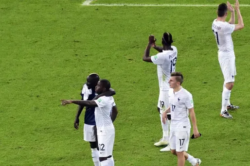 Les joueurs ont applaudit les supporters tricolores.