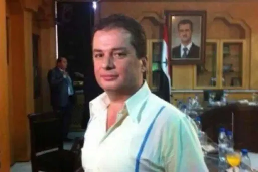 La Syrie, ce pays où un adversaire de Bachar al-Assad pose... devant un portrait de Bachar al-Assad.