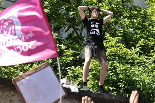 "Tous en jupe" : tensions à Nantes