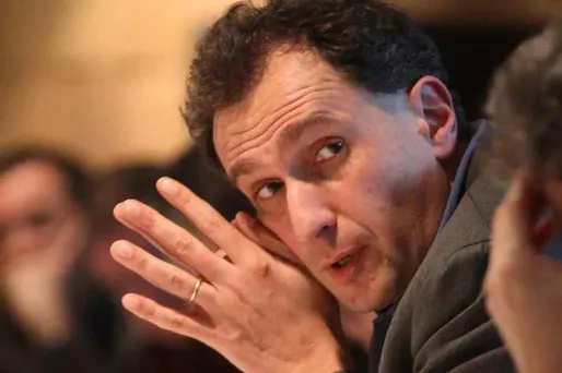 Vincent Feltesse sera en charge des relations avec les élus et les formations politiques, ainsi que des études d'opinion et des argumentaires politiques.