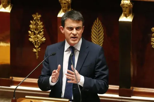 Face aux députés frondeurs, Valls manie la carotte et le bâton