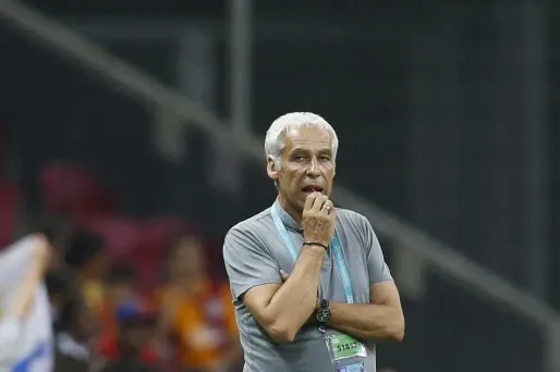 Pierre Mankowski grimpe d'un échelon.