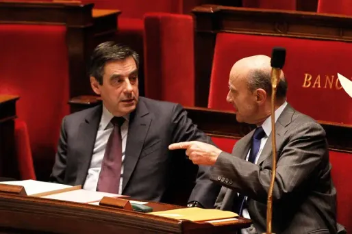 François Fillon et Alain Juppé, qui doivent composer avec Jean-Pierre Raffarin un triumvirat à la tête de l'UMP, sauront mardi soir s'ils dirigeront effectivement le parti.