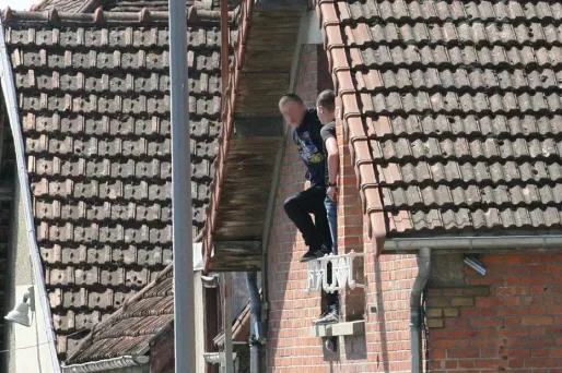 Un ado se rend après avoir pris en otage un animateur radio