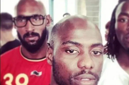 Nicolas Anelka, à fond derrière la Belgique.