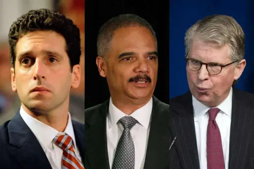 De gauche à droite : Benjamin Lawsky, Eric Holder et Cyrus Vance.