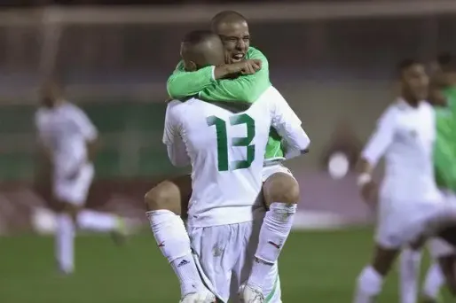 Feghouli et Slimani fêtent la qualification pour la Coupe du monde 2014, au Brésil.