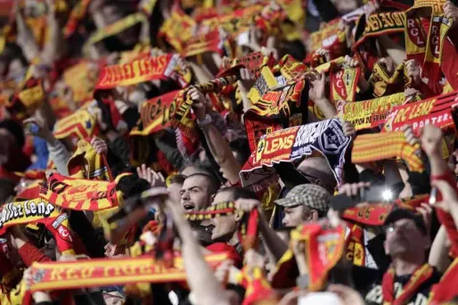 Les supporters du RC Lens devraient voir leur club évoluer en L1 la saison prochaine.