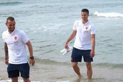 Mondial : Van Persie touché par un kitesurf