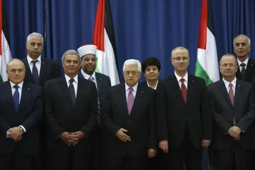 Le nouveau gouvernement palestinien a prêté serment lundi