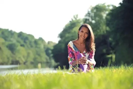 Karine Le Marchand est la présentatrice de L'amour est dans le pré