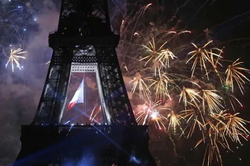 Le feu d'artifice tiré au Trocadéro, à Paris, le 14 juillet 2013.
