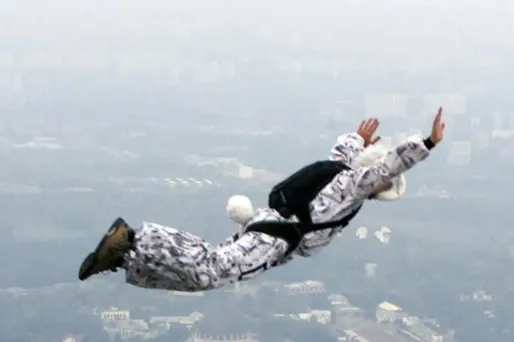 Aude : il s'abstient sciemment d'ouvrir ses parachutes