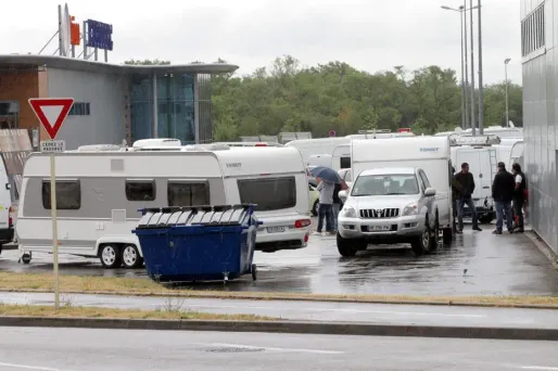 Après avoir subi de la techno à fond, les gens du voyage ont repris le dialogue (illustration)