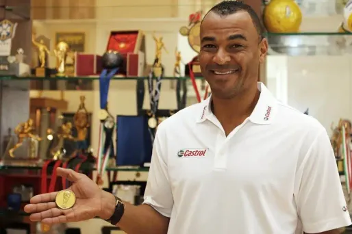 Cafu, avec sa médaille de champion du monde.