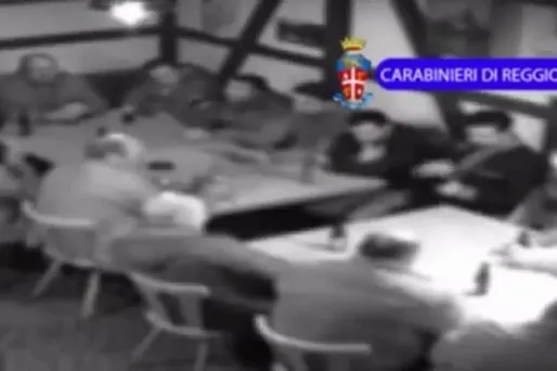 Ces images rares montrent l'organisation d'une réunion de la mafia calabraise en Suisse.