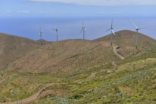 Les éoliennes de l'île d'El Hierro, aux Canaries, fournissent l'électricité dont les habitants ont besoin.