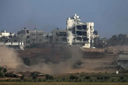 Israël prévoit une "longue campagne", la France promet une aide