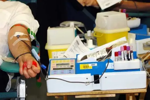 La Cour de justice européenne se prononce jeudi sur l'exclusion des homosexuels du don du sang que pratique la France.