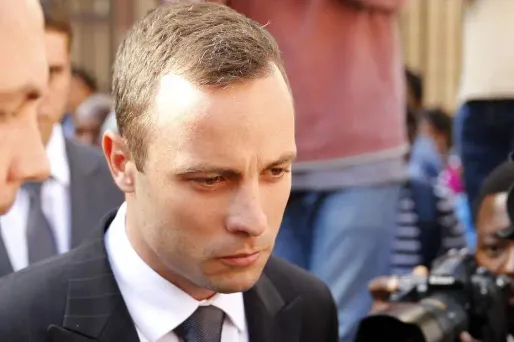 Ces tweets ont déclenché une avalanche de réactions, positives comme très hostiles à l'ancien sportif.