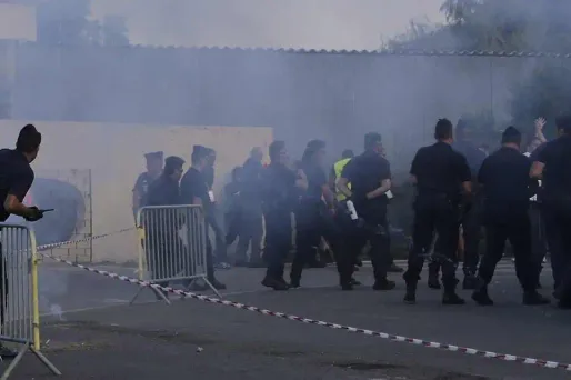 Quatre autres supporteurs avaient été condamnés le 19 août à des peines de six à huit mois de prison avec sursis.