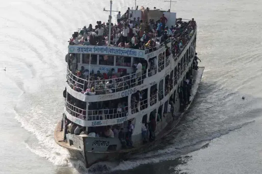 Un ferry surchargé a chaviré au Bangladesh.