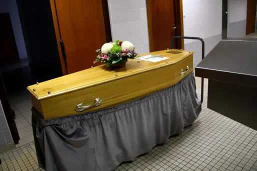 Un ex-employé du crématorium de Nanterre dénonce des dérives.