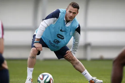 Debuchy annonce son transfert à Arsenal