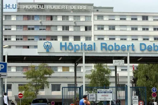 L'homme, décédé à l'âge de 82 ans, avait fait en 2011 une première chute de la fenêtre d'une chambre voisine de la sienne.