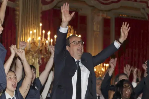 François Hollande réagit au but de Paul Pogba.