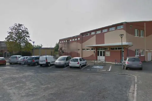 Le groupe scolaire devant lequel a eu lieu l'agression mortelle.