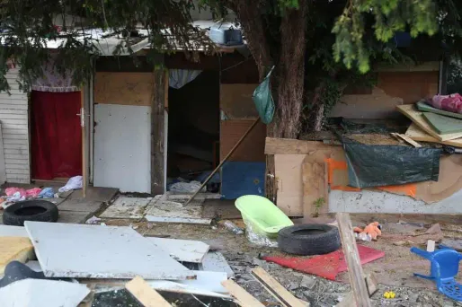 C'est ans ce campememnt que Gheorghe avait été rué de coups.