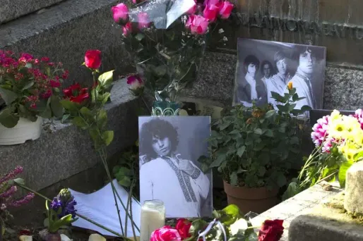 En juillet 1971, Jim Morrison était retrouvé mort dans la baignoire de son domicile parisien.