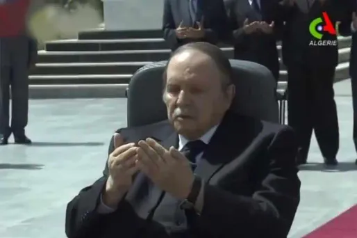 Abdelaziz Bouteflika a fait sa première apparition depuis qu'il a prêté serment pour un quatrième mandat à la présidence de l'Algérie.