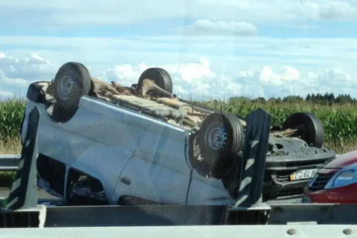 Un mort et cinq blessés sur l'A10