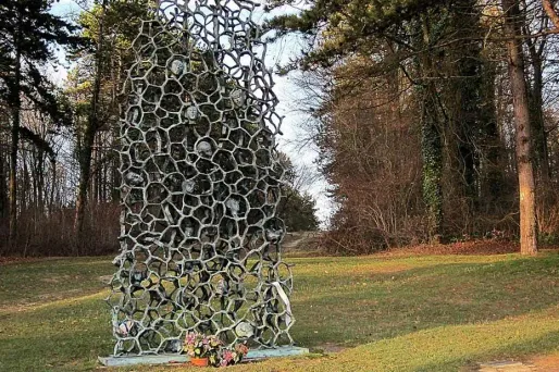 Le monument, en bronze, haut de 4 mètres, avait été inauguré à l'occasion du 80e anniversaire de l'armistice de la Grande Guerre.
