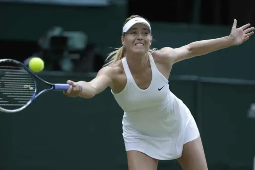 Maria Sharapova, la gagnante de Roland-Garros, a été battue dès les huitièmes de finale par l'Allemande Angélique Kerber.