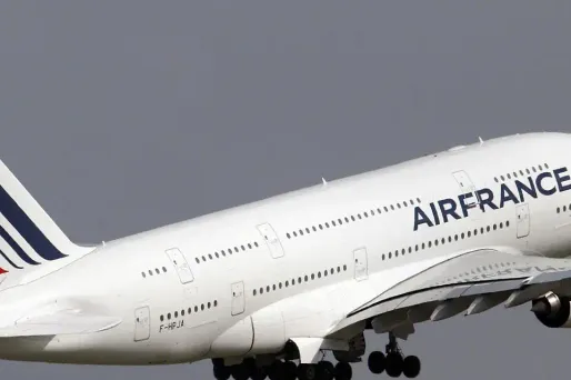 Air France : les pilotes maintiennent la grève "pour le moment"