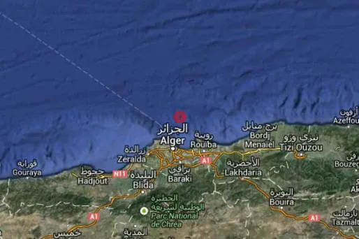 L'épicentre du séisme se situe en mer, à 19 km au nord-est de Bologhine, un quartier d'Alger.