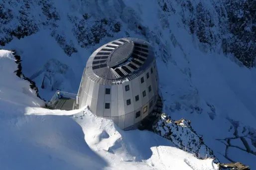 L'été, 400 alpinistes entament chaque jour l’ascension du sommet.